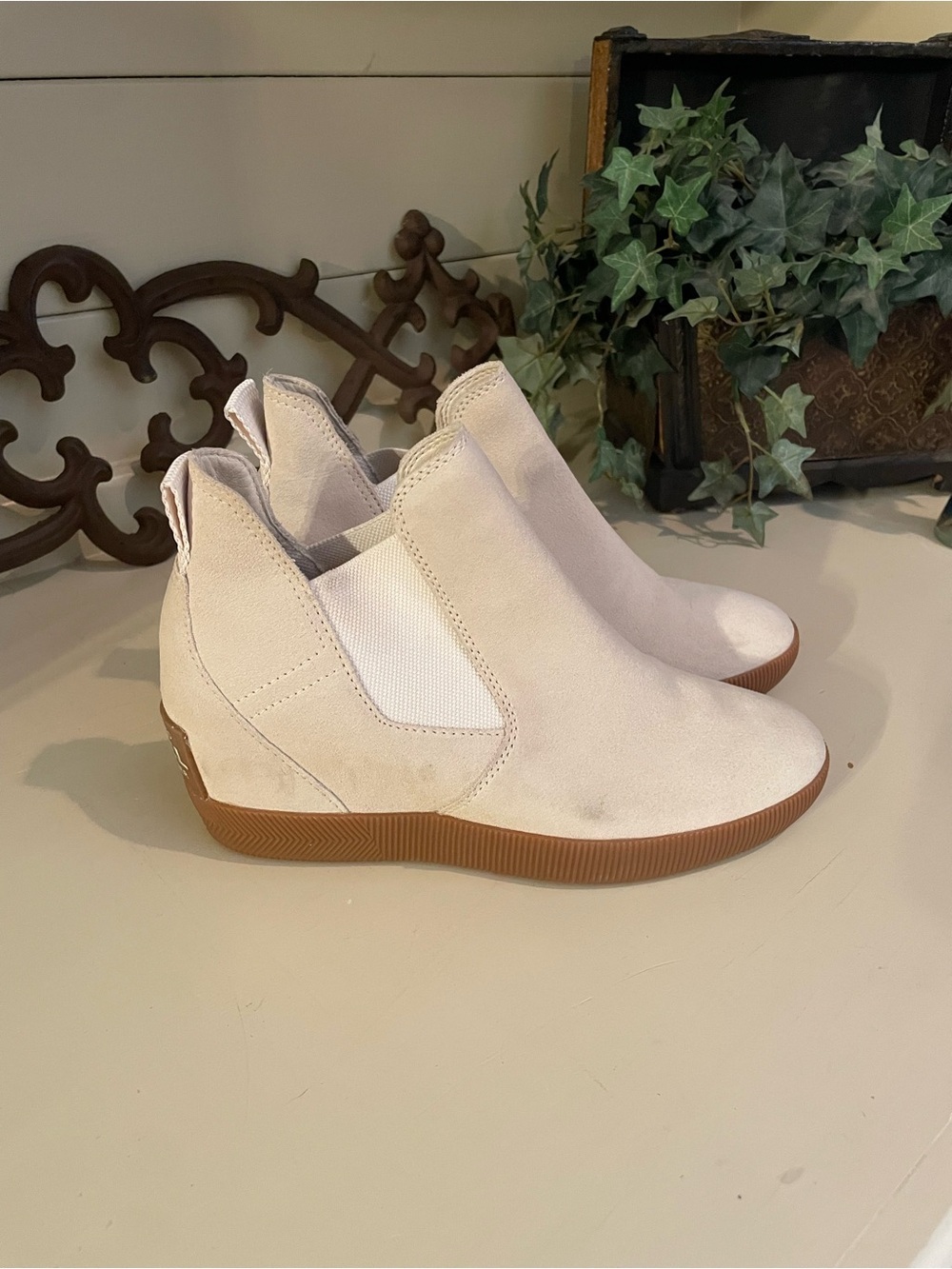 Sorel Evie Chelsea Bootie Suede Hidden Wedge Boots – Chalk – Women’s 7.5